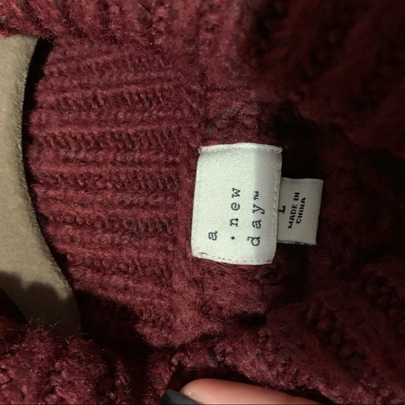 Red turtle neck sweater - Picture 4 of 4